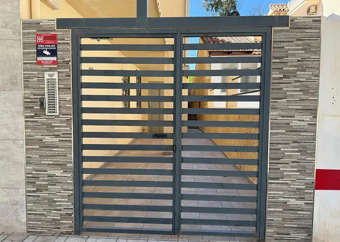 Carihuela Nidos-terraza Al Sol Торремолинос